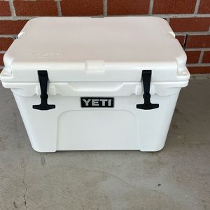 Yeti 35qt white Ice Retention Cooler